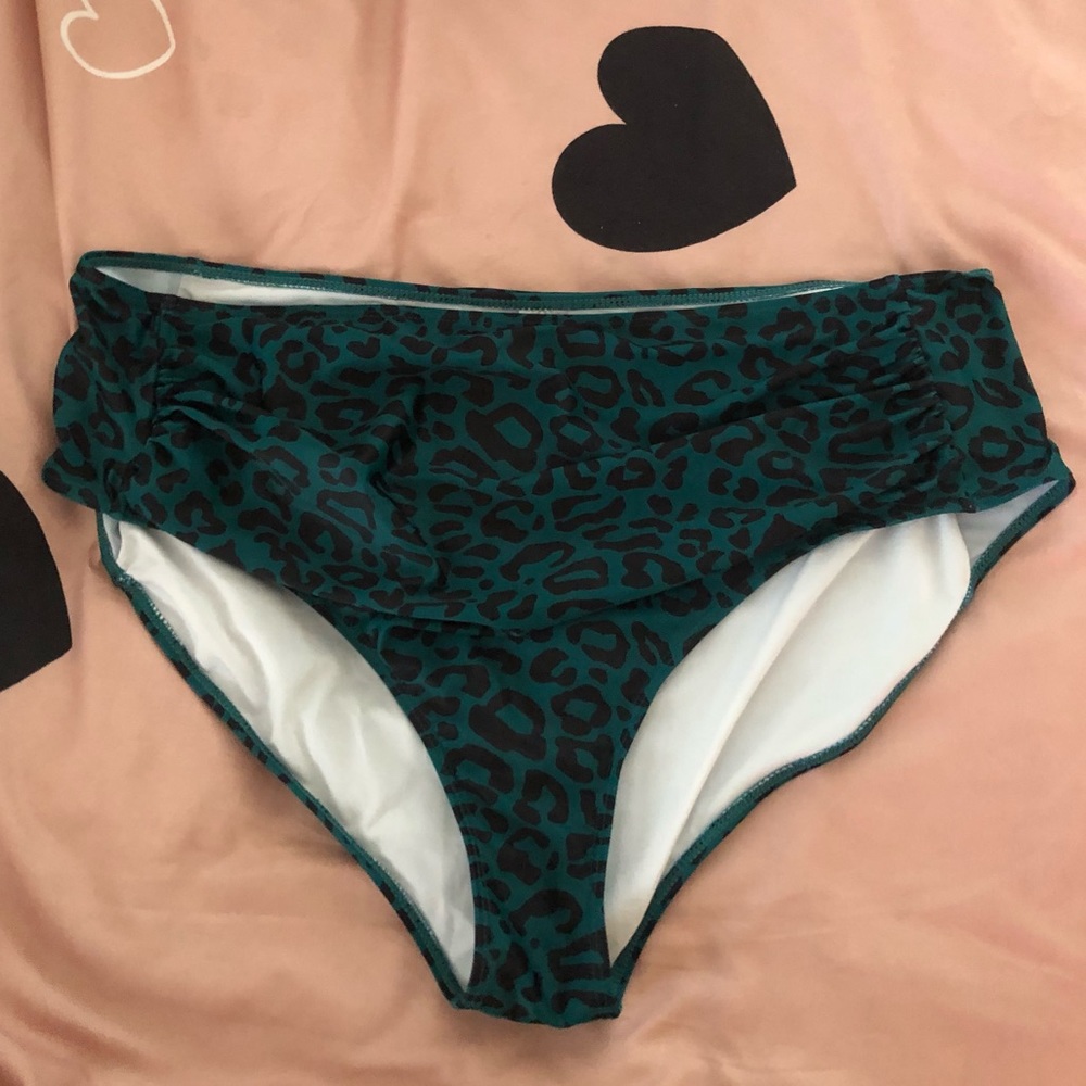Plus size cheetah swim bottoms🐠